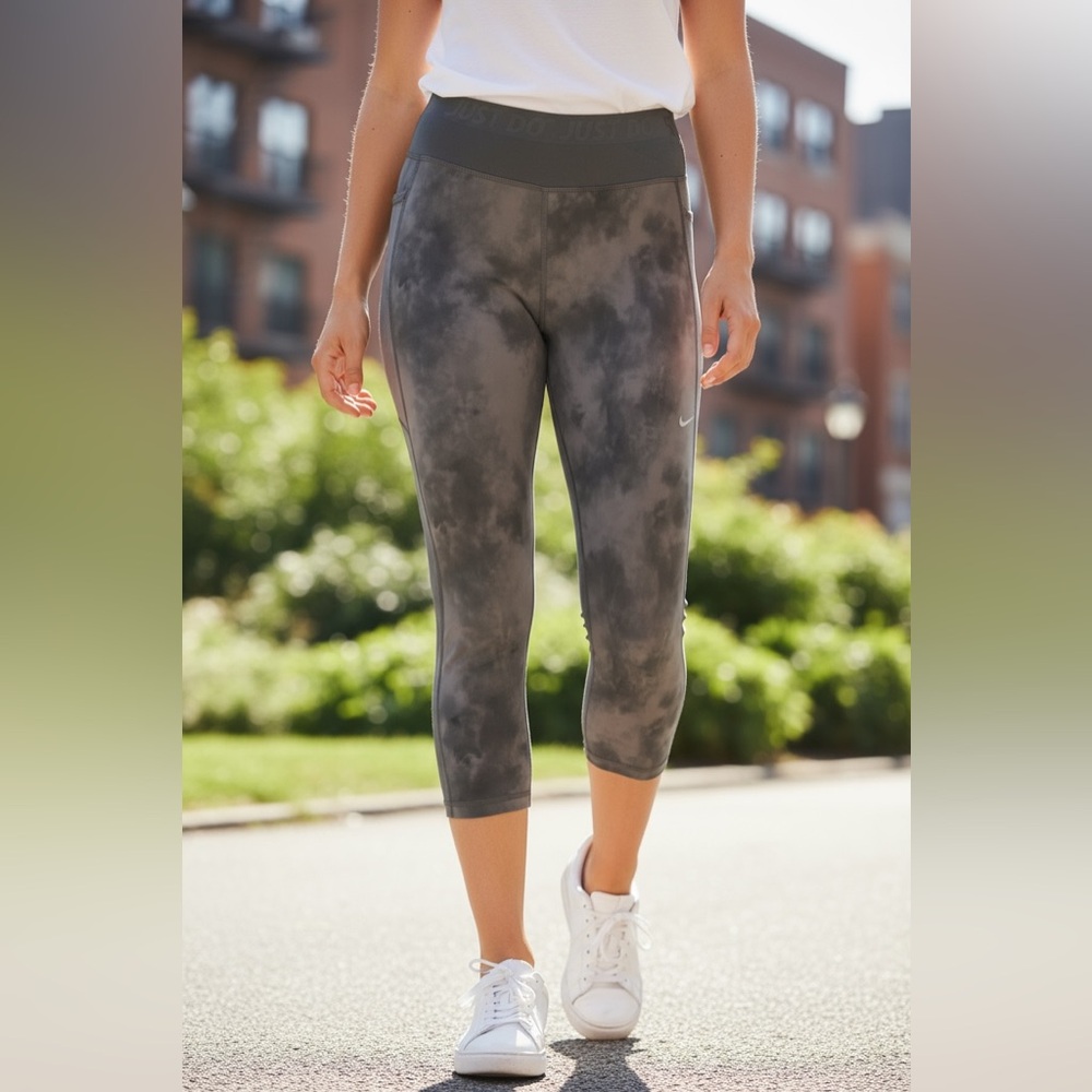 (NIKE) Gray Dri-FIT Leggings